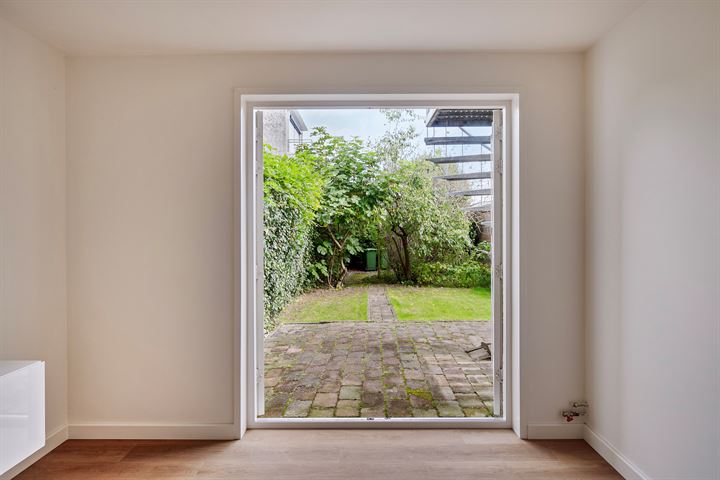 View photo 11 of Jan van Henegouwenstraat 62