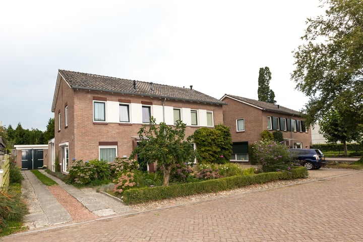 Bekijk foto 1 van Heidelaan 1