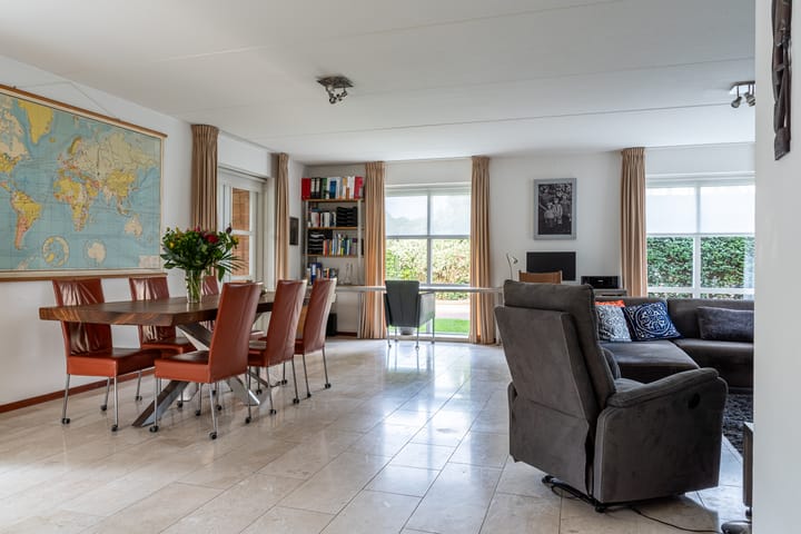 Foto 26 van J. Droststraat 5