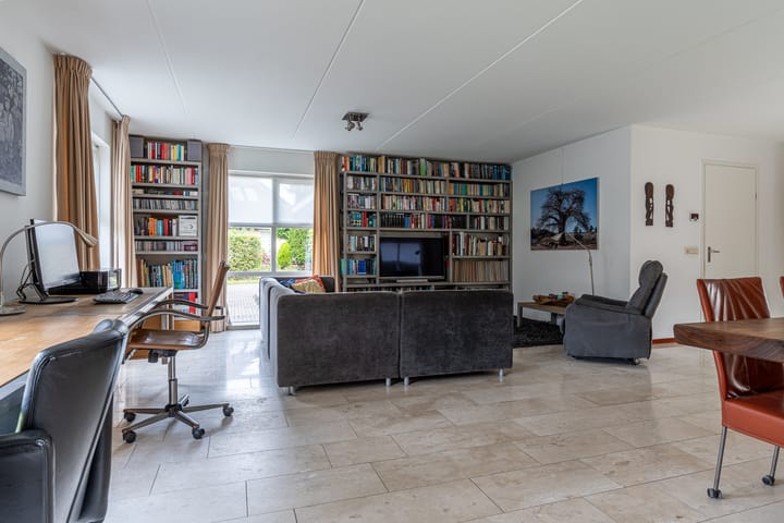 Foto 27 van J. Droststraat 5