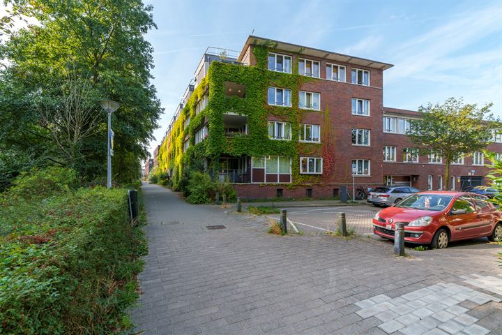 Bekijk foto 2 van Molukkenstraat 32