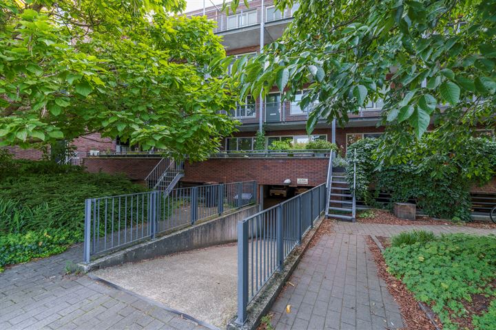 Bekijk foto 37 van Molukkenstraat 32