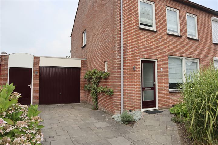 View photo 33 of Karel Doormanstraat 18