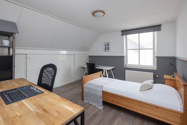 Photo 11 of de Esch 24