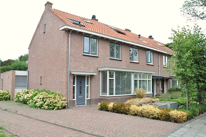 Bekijk foto 1 van Adelborst van Leeuwenlaan 19