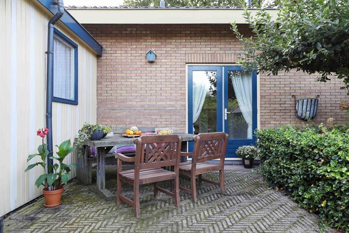 View photo 24 of Van Tuyllstraat 75