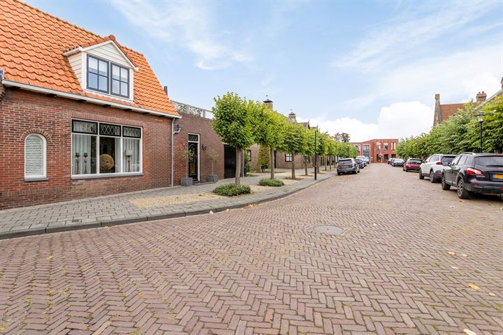 View photo 2 of Raadhuisstraat 9