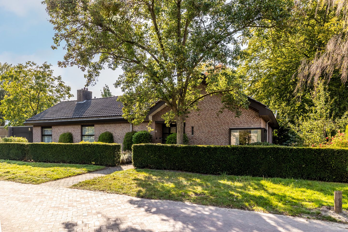 Foto 1 van van Almondepad 23