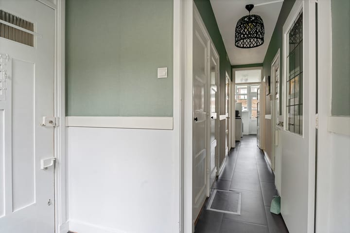 Foto 10 van Caan van Necklaan 167