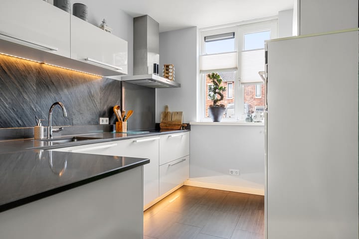 Foto 10 van Van Hallstraat 20