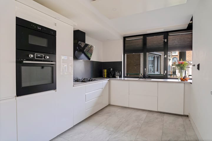 Foto 3 van Van der Helststraat 102