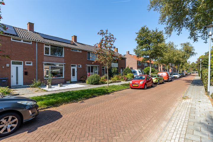 Bekijk foto 3 van Dr. Th. Tjabbesstraat 52