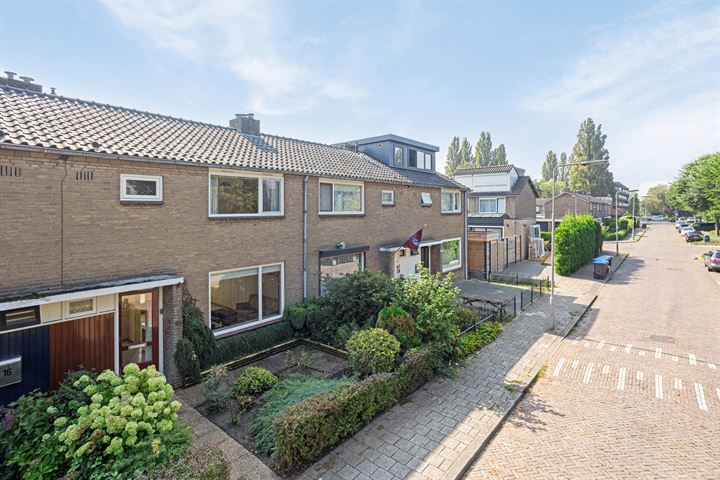 View photo 2 of De Moorstraat 14