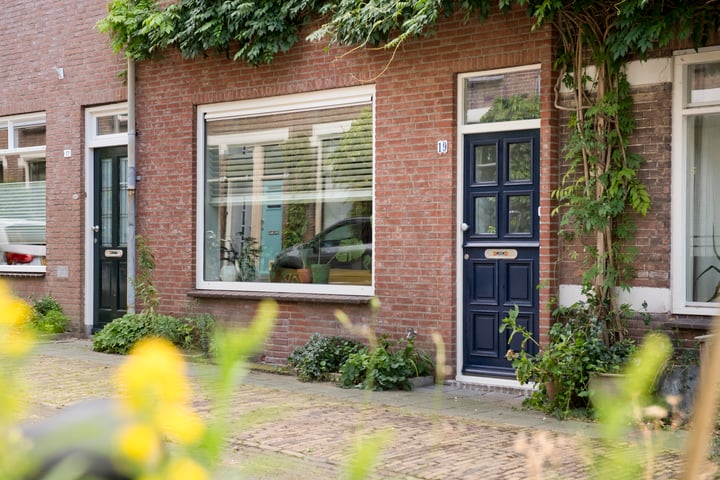 Bekijk foto 2 van Agnietenstraat 19