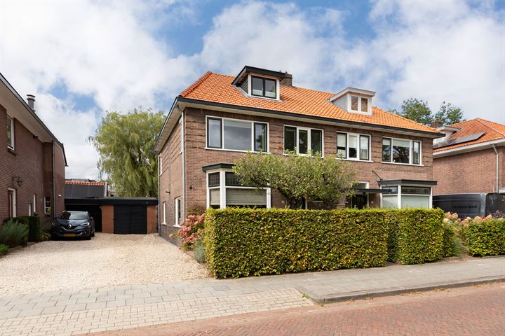 Bekijk foto 1 van Emmastraat 17