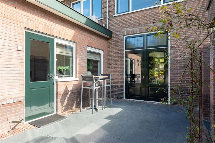 Bekijk foto 39 van Emmastraat 17