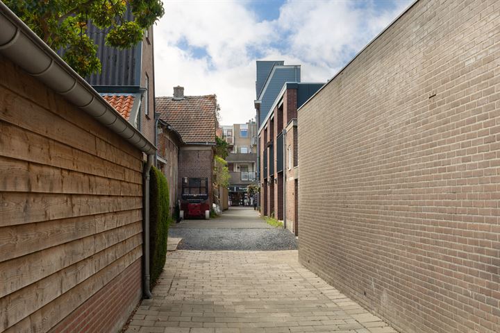 Bekijk foto 44 van Emmastraat 17