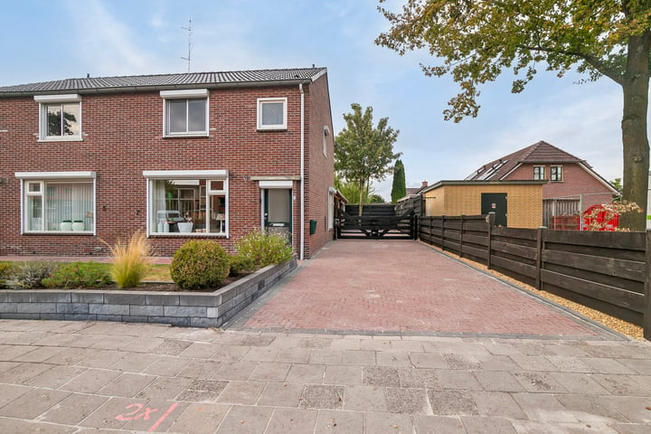 Bekijk foto 2 van Nassaustraat 7