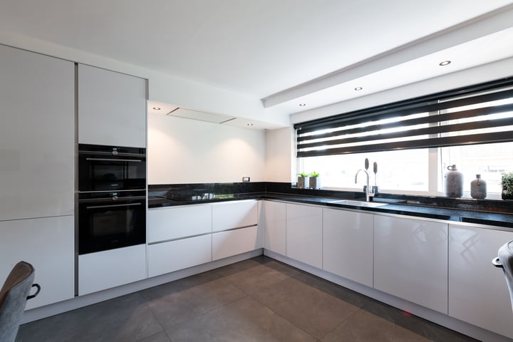 Foto 4 van Menuetstraat 9