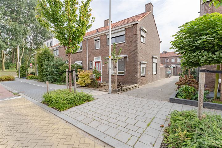 View photo 2 of Prunusstraat 43