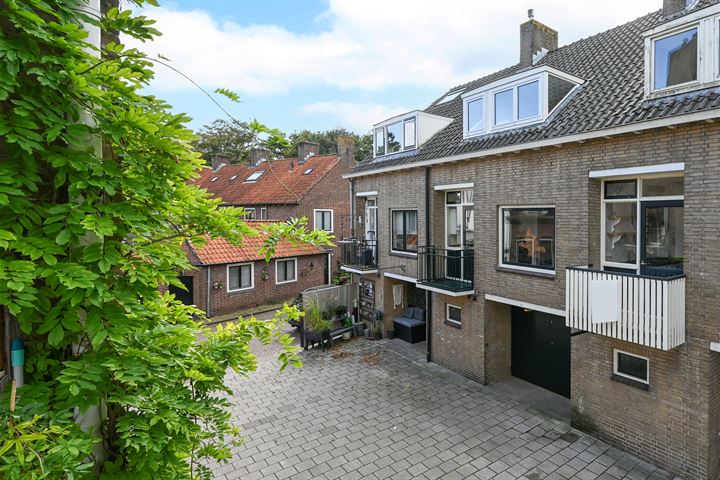 View photo 32 of Westwalstraat 35