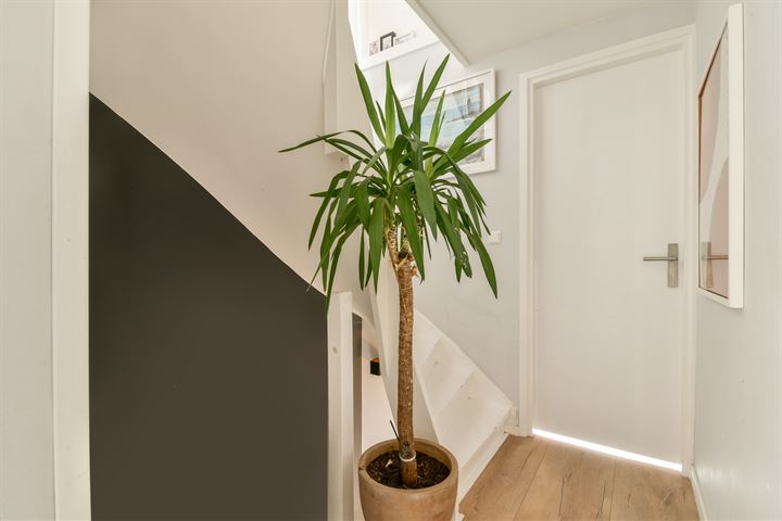 View photo 9 of Hegeraatstraat 14