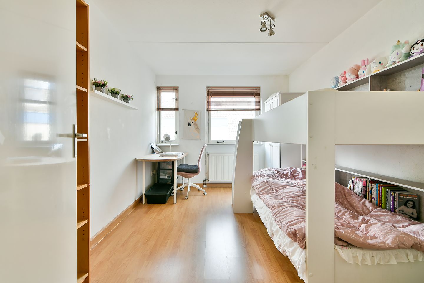 Foto 14 van Bertha von Suttnerlaan 4