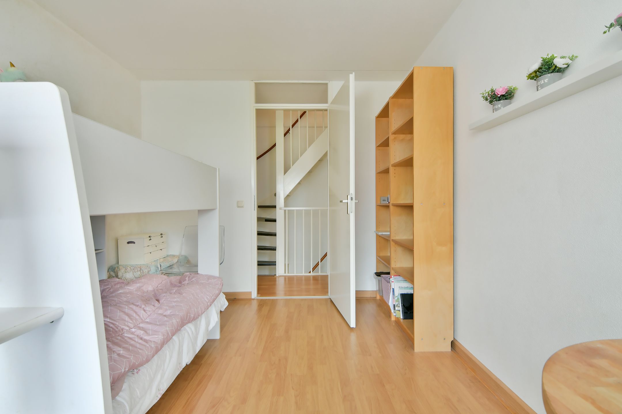 Foto 15 van Bertha von Suttnerlaan 4