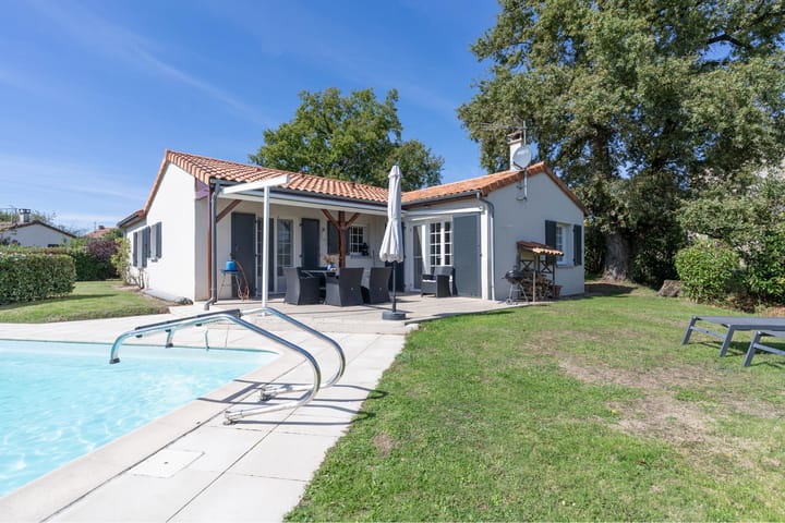 Foto 1 van Le Bourg est 11