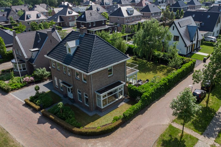 Foto 1 van Van der Waalslaan 1