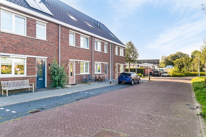 View photo 34 of Broderiestraat 5