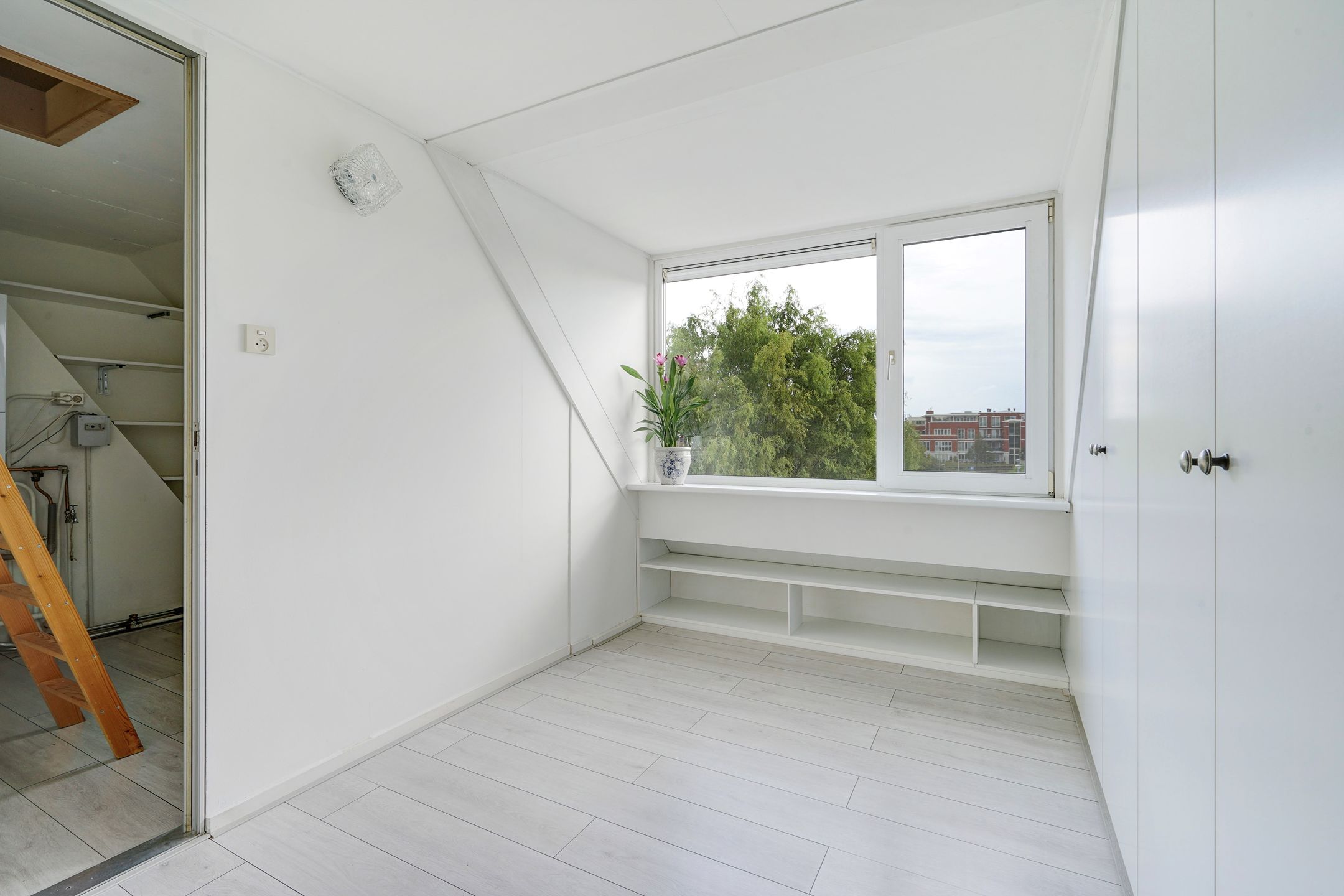 Foto 42 van Van Zuylen van Nijeveltstraat 212