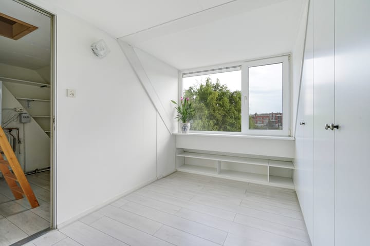 Foto 42 van Van Zuylen van Nijeveltstraat 212