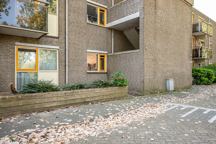 Bekijk foto 34 van Berlijnstraat 86