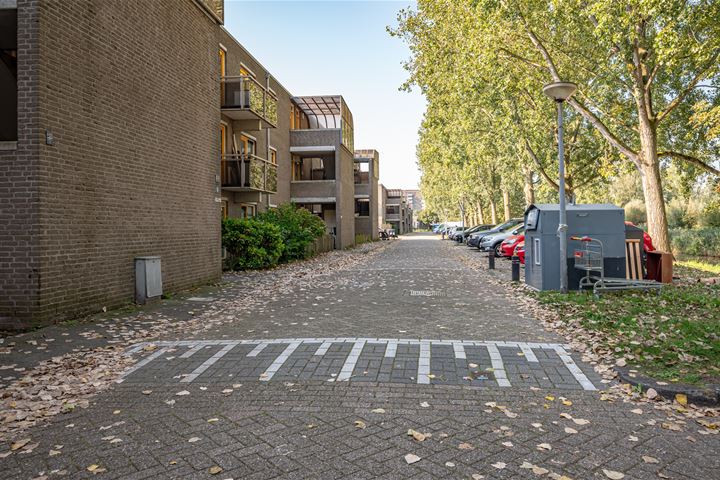 Bekijk foto 33 van Berlijnstraat 86