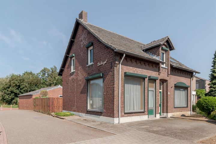 Bekijk foto 2 van Rijksweg Noord 69