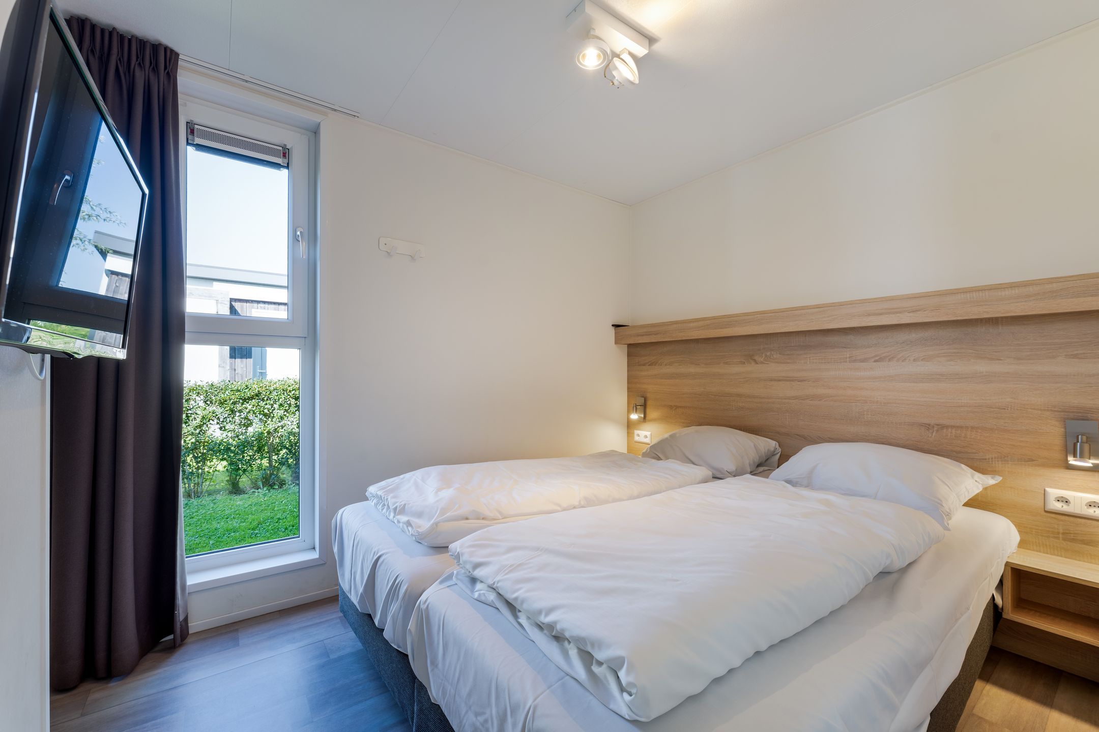 Photo 3 of Zeedijk 24-250