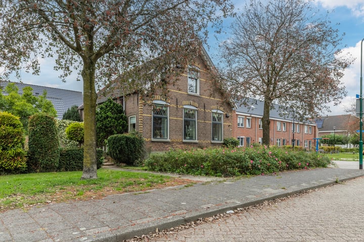 View photo 1 of Veenestraat 74