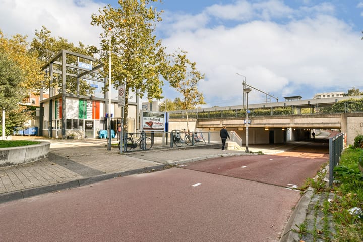 Foto 26 van Sara Burgerhartsingel 379