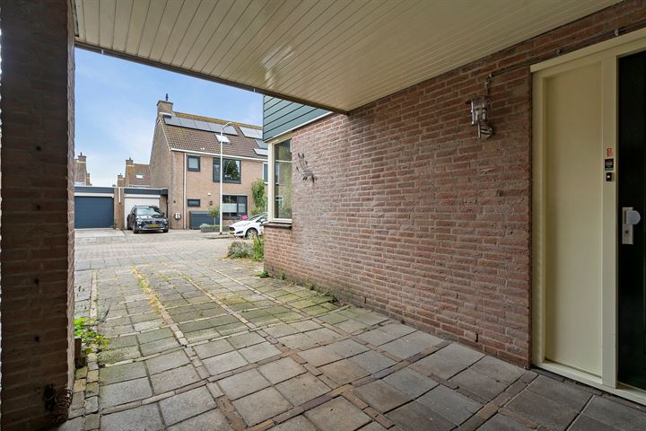 Bekijk foto 9 van Marga Klompéstraat 8