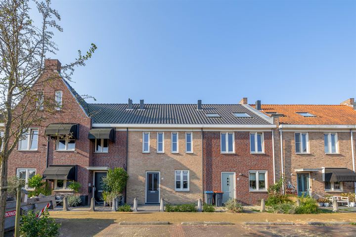 Bekijk foto 1 van Magistraat 6