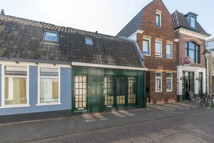 View photo 1 of Spoorstraat 63