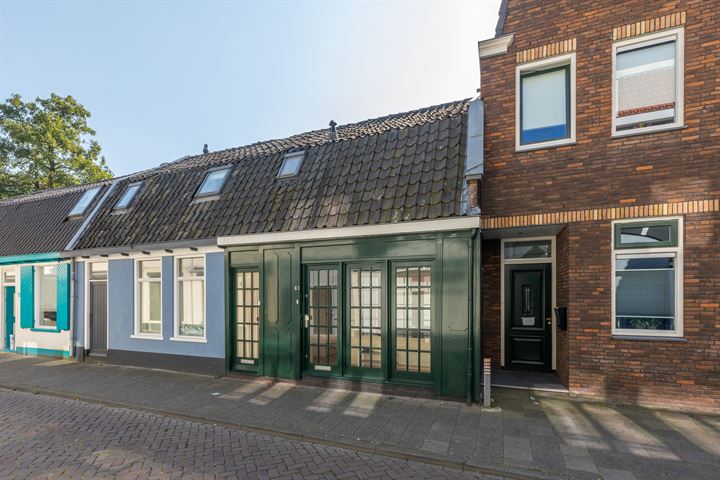 View photo 33 of Spoorstraat 63