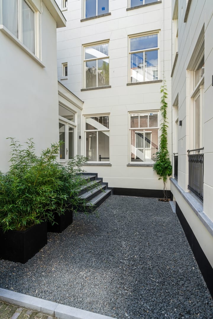 Oudezijds Achterburgwal 105-E