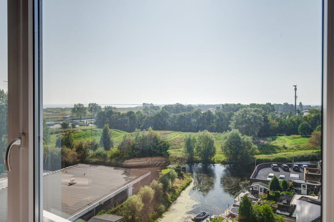 Foto 7 van Andromeda 121