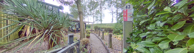 Bekijk 360° foto van voortuin van Buurtweg 43