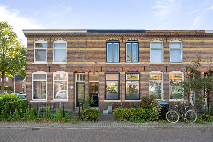 Bekijk foto 21 van Bessenstraat 3