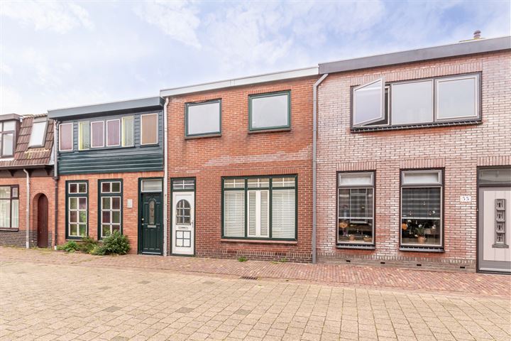 View photo 1 of Breewaterstraat 53