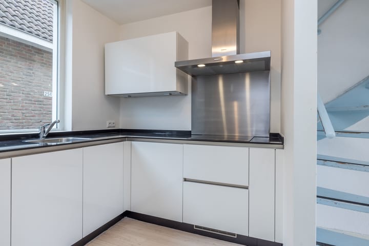 Foto 14 van Sint Teunisstraat 27-D