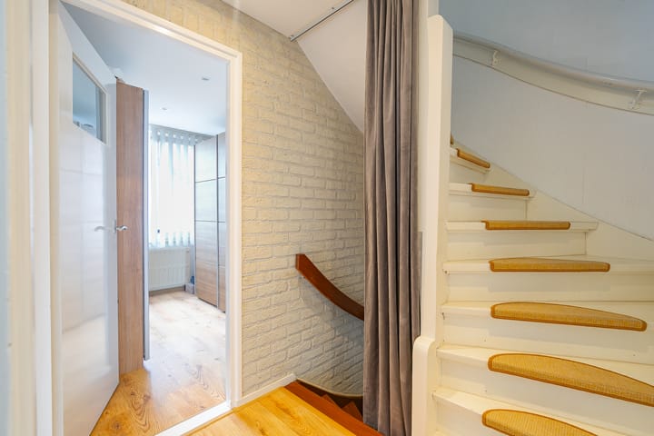 Foto 15 van Niels Bohrstraat 33